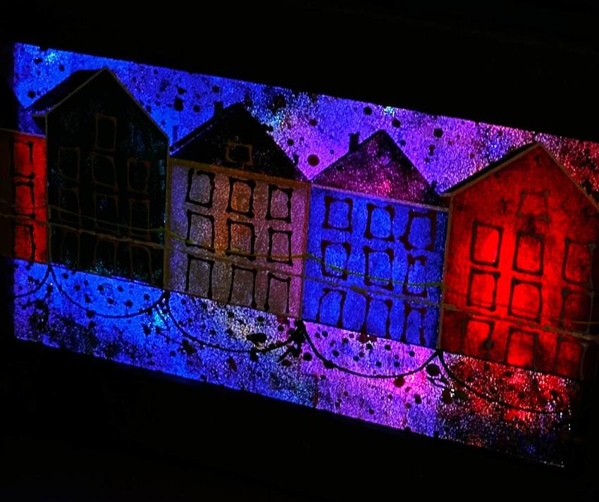 cadeau voor samenwerking bedrijven schilderij van kunstenares marieke brouwers uit zwolle met de kleurrijke huizen in Houten provincie utrecht,